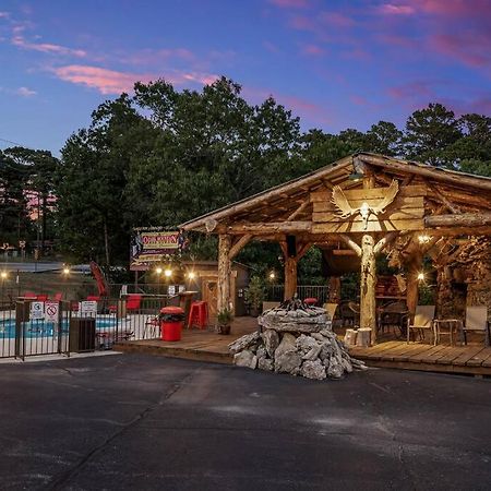 Stonegate Lodge 2 Queen Beds Wifi 50In Roku Tv Salt Water Pool Room #105 Eureka Springs Esterno foto