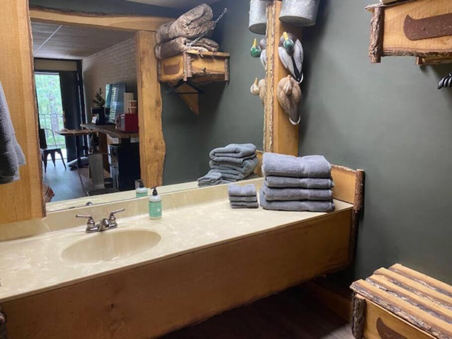 Stonegate Lodge 2 Queen Beds Wifi 50In Roku Tv Salt Water Pool Room #105 Eureka Springs Esterno foto