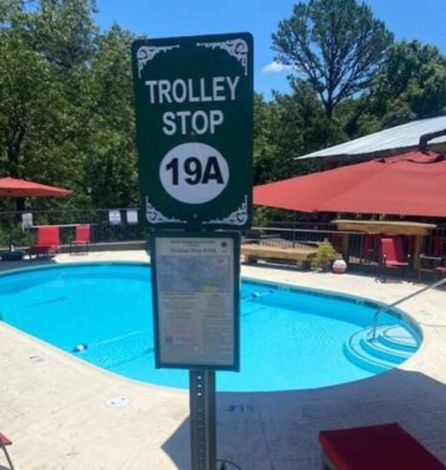 Stonegate Lodge 2 Queen Beds Wifi 50In Roku Tv Salt Water Pool Room #105 Eureka Springs Esterno foto