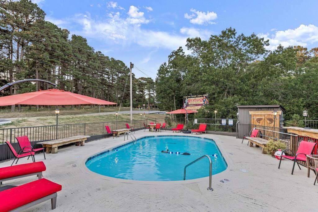 Stonegate Lodge 2 Queen Beds Wifi 50In Roku Tv Salt Water Pool Room #105 Eureka Springs Esterno foto