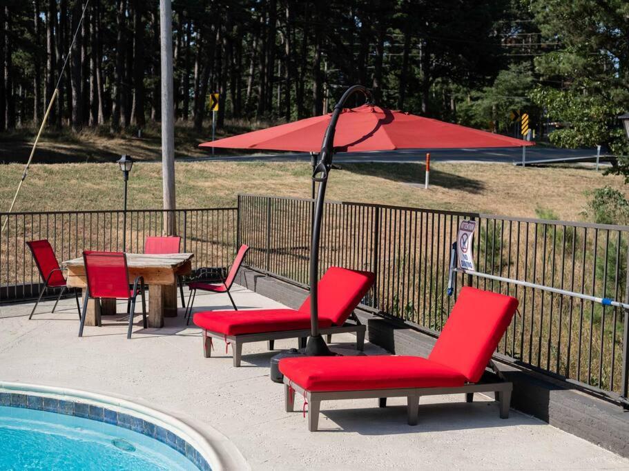 Stonegate Lodge 2 Queen Beds Wifi 50In Roku Tv Salt Water Pool Room #105 Eureka Springs Esterno foto