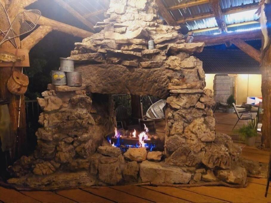 Stonegate Lodge 2 Queen Beds Wifi 50In Roku Tv Salt Water Pool Room #105 Eureka Springs Esterno foto