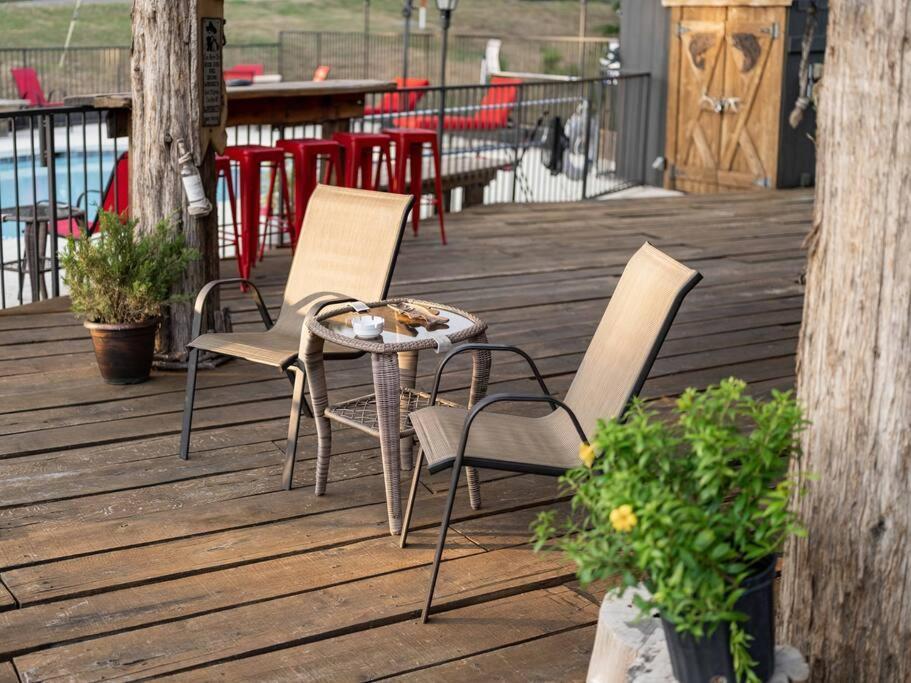 Stonegate Lodge 2 Queen Beds Wifi 50In Roku Tv Salt Water Pool Room #105 Eureka Springs Esterno foto