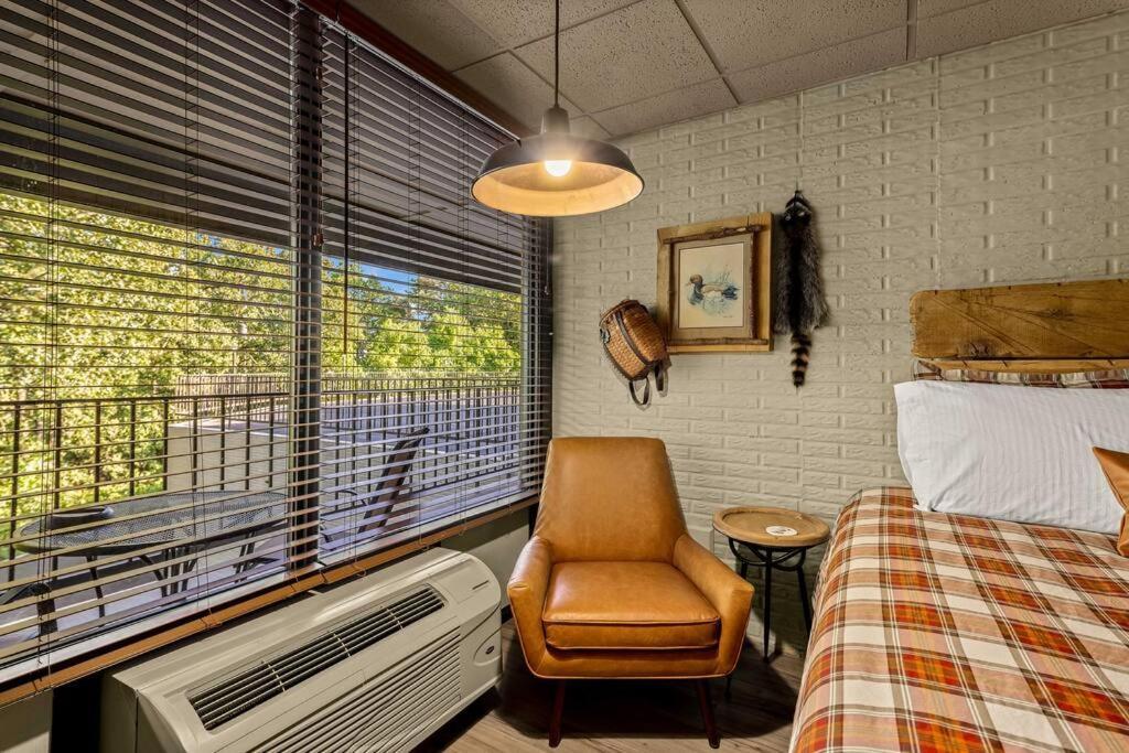 Stonegate Lodge 2 Queen Beds Wifi 50In Roku Tv Salt Water Pool Room #105 Eureka Springs Esterno foto